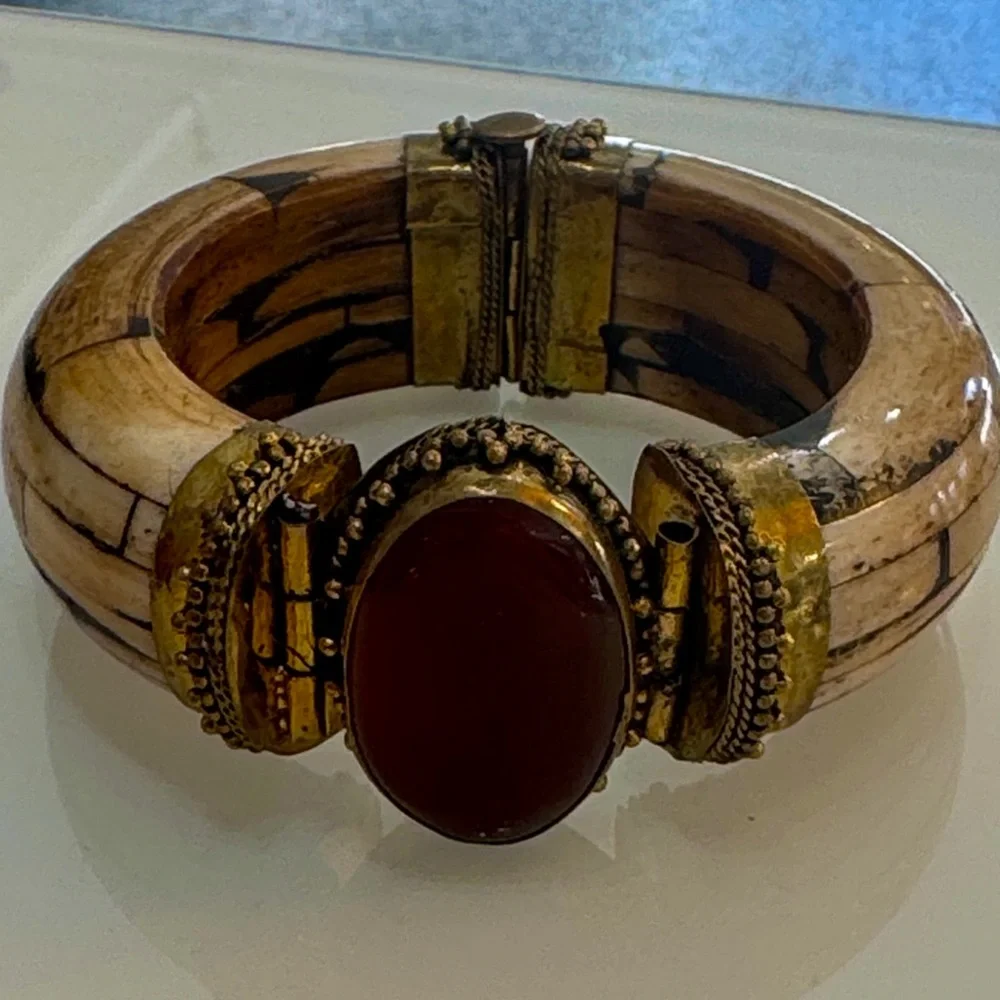 Bone and stone bangle bracelet - Picture 2 of 8